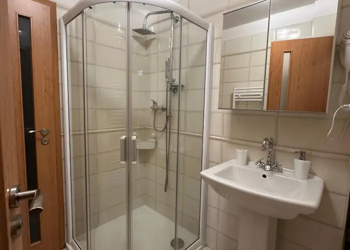 בית הארחה 4 Dvory